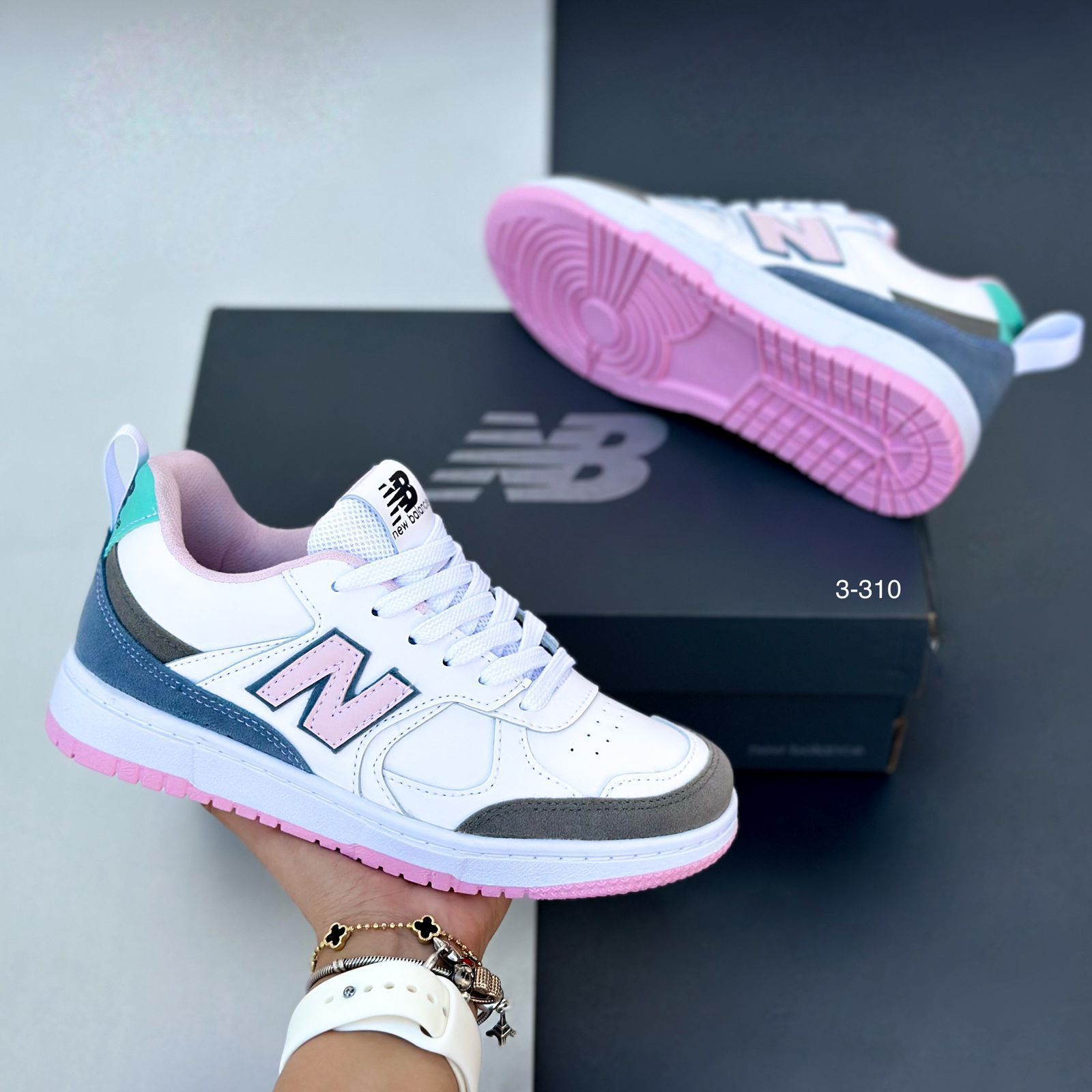 NEW BALANCE DONA